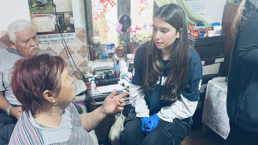 Bravo, deco! Mladi volonteri obilaze najstarije iz zabačenih pirotskih sela (FOTO)