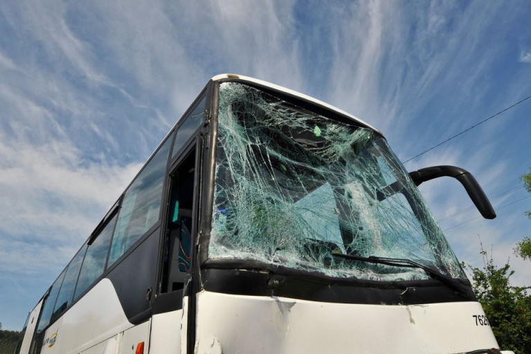 Neverovatno! Autobus pun dece se zaglavio u podvožnjaku u Zagrebu