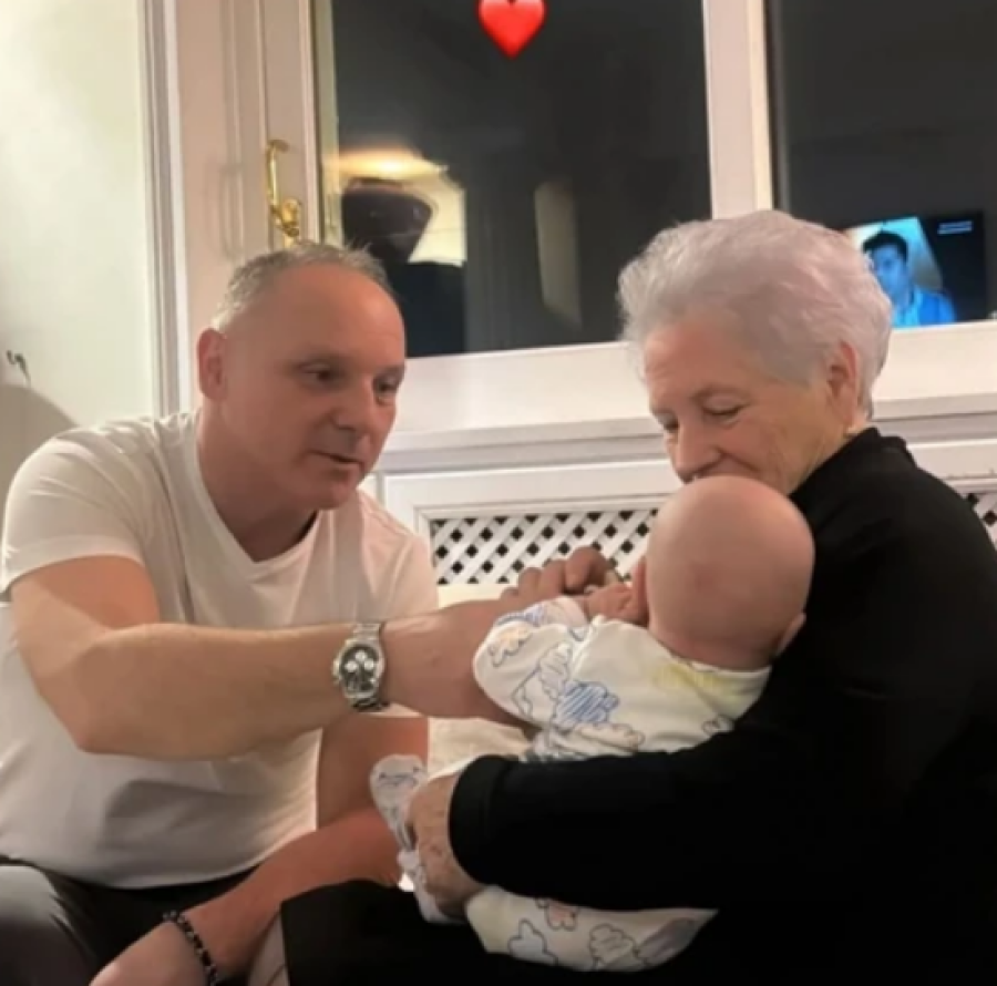 Mihina majka i brat stigli u Italiju zbog tužne godišnjice: Koliko je samo emocija na slici sa Sinišinim unukom (FOTO)