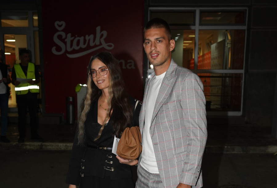 Vujadin Savić proslavio rođendan, pevačica objavila fotku na kojoj su zagrljeni: Od Mirke ni traga ni glasa (FOTO)