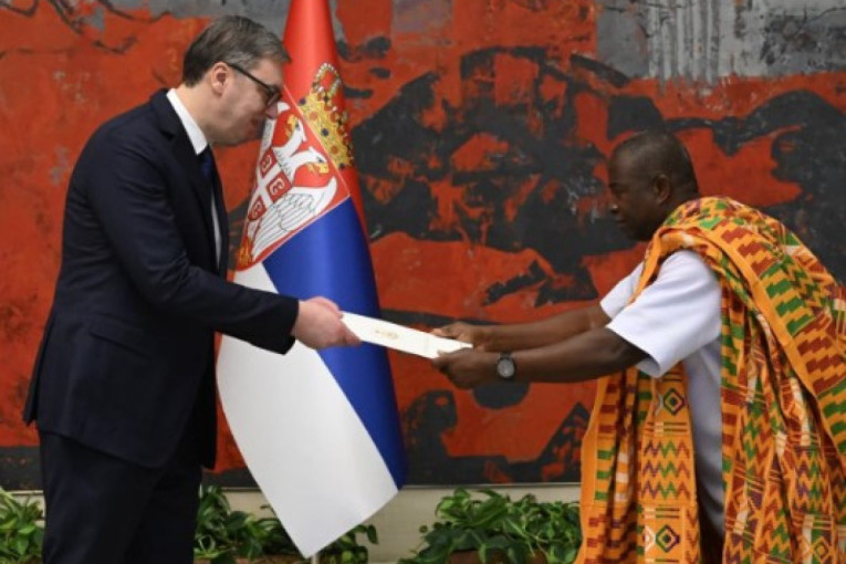 Vučić primio akreditivna pisma i novih ambasadora Gane i Turske (FOTO)