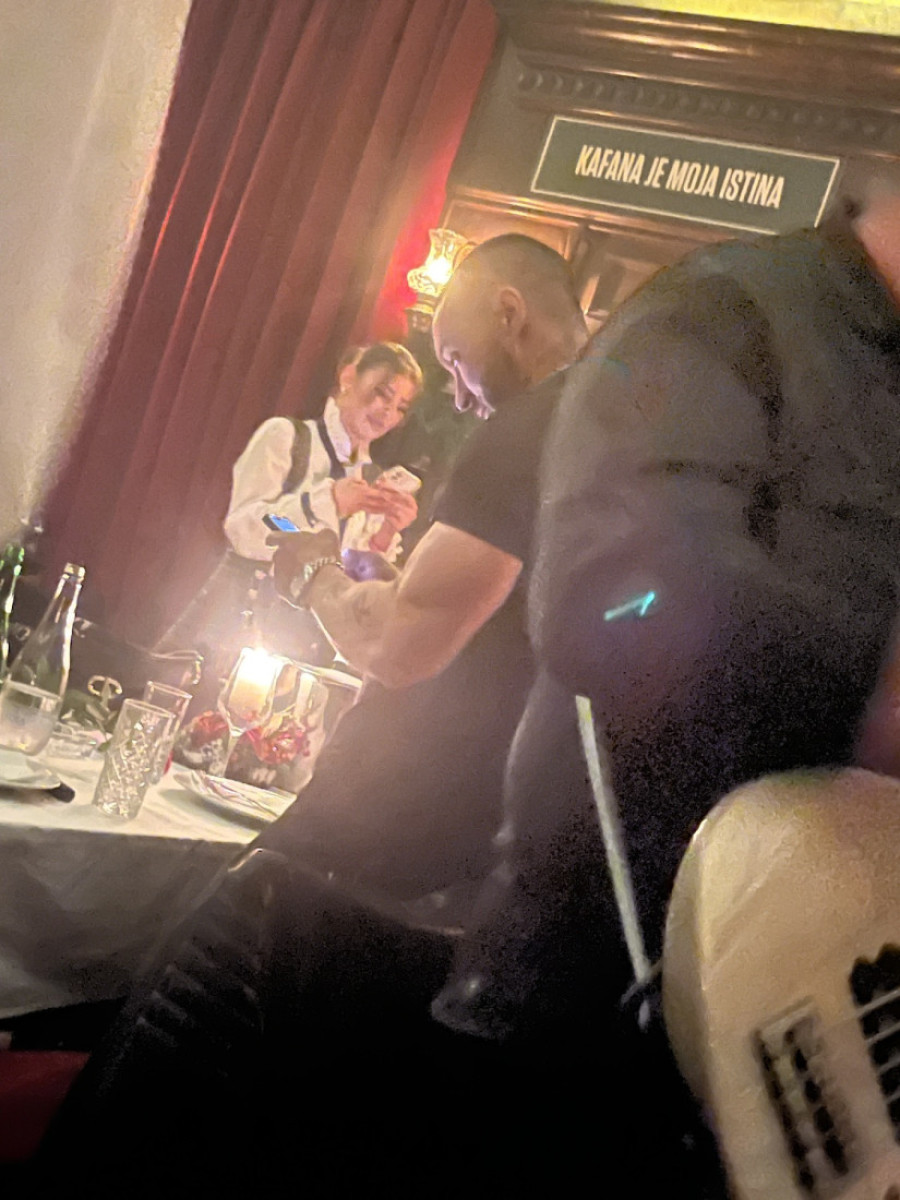 Jodžir uhvaćen u noćnom provodu u Beogradu! Evo šta radi dok mu žena čuva decu (PAPARACO)