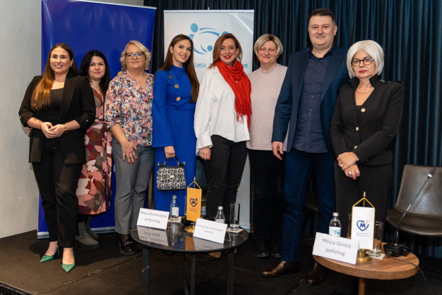 NAJVAŽNIJA JE VERA U CILJ: Ogromno interesovanje Novosađana za tribinu o lečenju neplodnosti