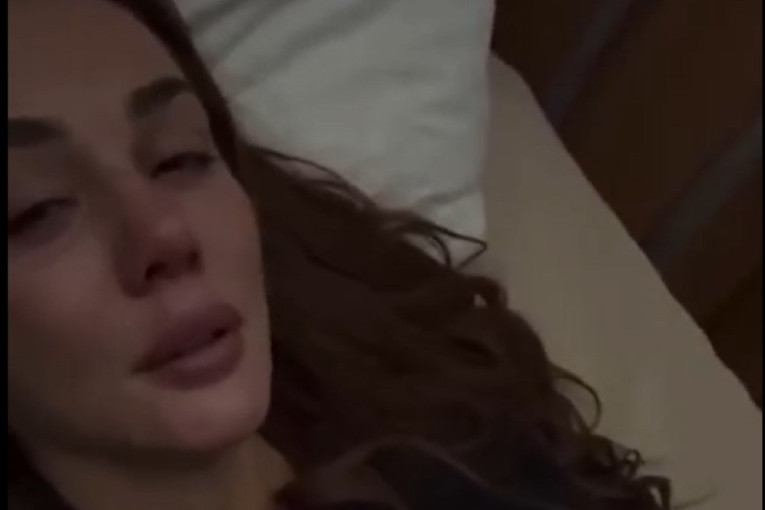 Bivša supruga Janisa Tima objavila šokantan snimak: Roni suze, u tatalnom je haosu, prima infuziju u bolnici! (VIDEO)