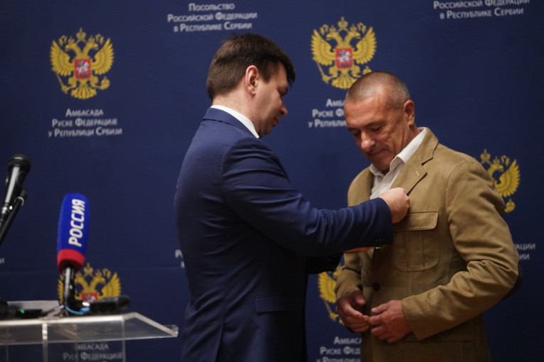 Rusi odlikovali našeg alasa i spasioca Renata Grbića: Pokazali ste da je i u nemogućim okolnostima moguće svet učiniti boljim mestom (FOTO)