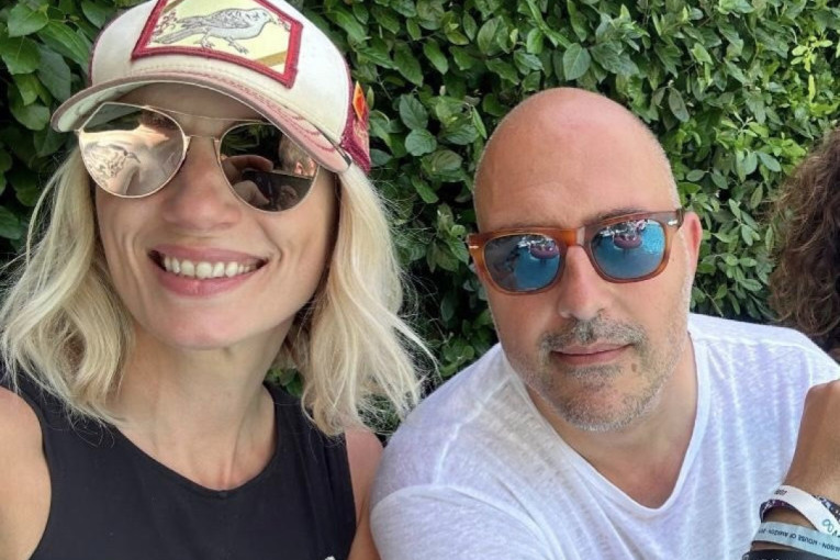 "Od februara žive zajedno!" Ana Stanić nakon razvoda uživa sa novim dečkom: Evo kako se on slaže sa njenim sinom! (FOTO)