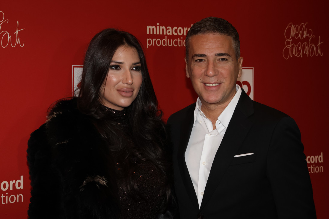 Mnogi su ostali bez daha! Mina Joksimović pozirala sa tatom na crvenom tepihu, evo kako izgleda bez filtera! (FOTO)