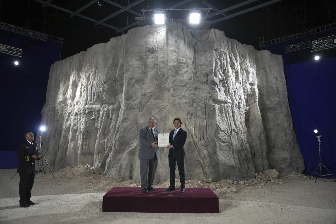 Tom Kruz dobio priznanje američke mornarice:  Zbog "Top Gana" svi su hteli u vojsku (FOTO)