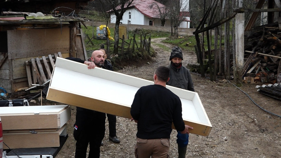 Ne gledamo kako se ko zove, niti ko se kom bogu moli: Veliko srce humanih Pribojaca, izgrađen novi dom za porodicu Gibanica (FOTO)