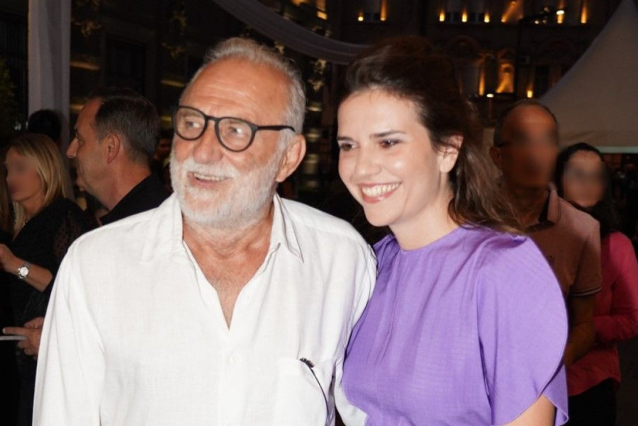 "Izdrži, legendo!" Lazar Ristovski uživa obnažen na bazenu, od Anice Lazić ni traga ni glasa