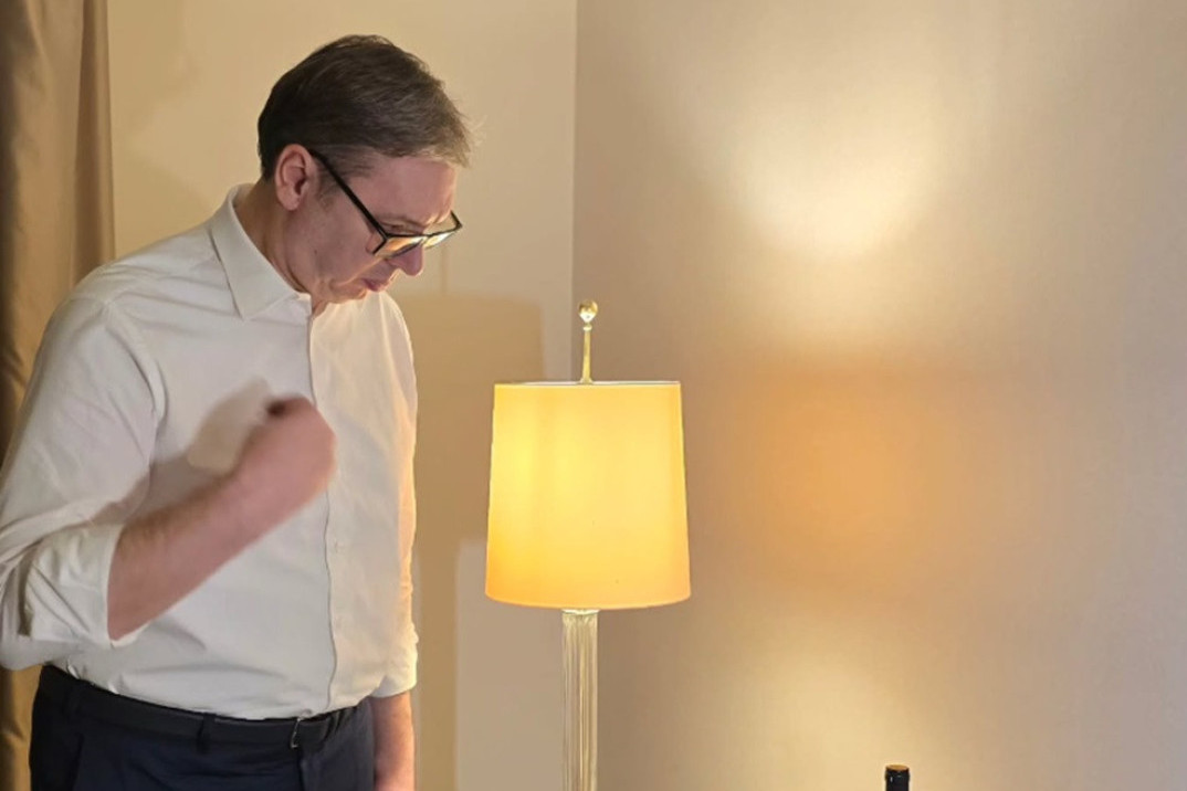 "Našao sam snagu u ikoni Svetog Nikole": Vučić iz Brisela svim vernicima čestitao veliku srpsku slavu (FOTO)