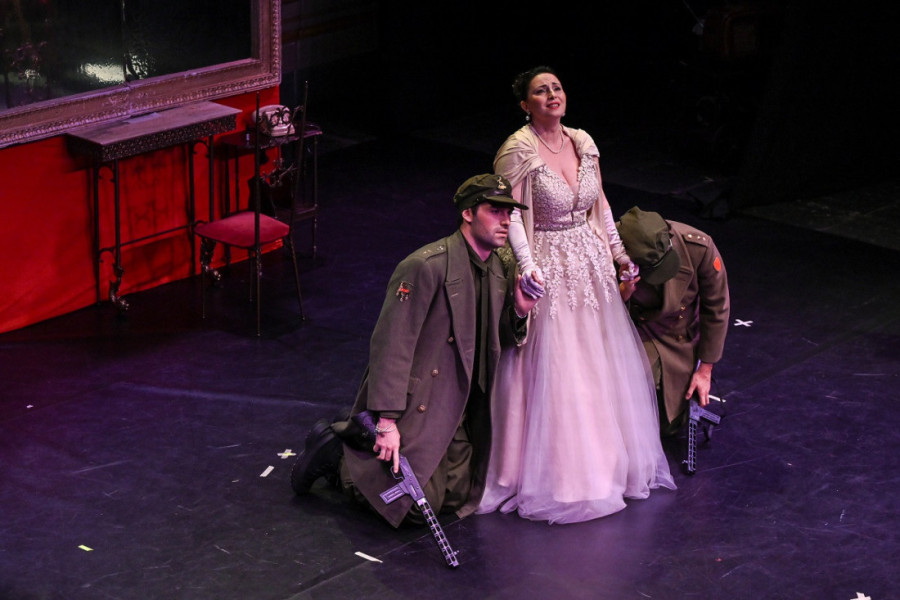 Ovacije za predstavu "Marija Kalas" u Narodnom pozorištu: Kritikovana, ludo voljena, prezirana, slavljena i dalje je besmrtna (FOTO)