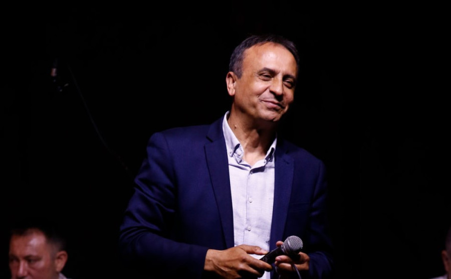 Brat našeg poznatog pevača se pojavio u takmičenju, a onda mu se on pridružio na sceni: Otpevali pesmu posvećenu pokojnom ocu (FOTO)