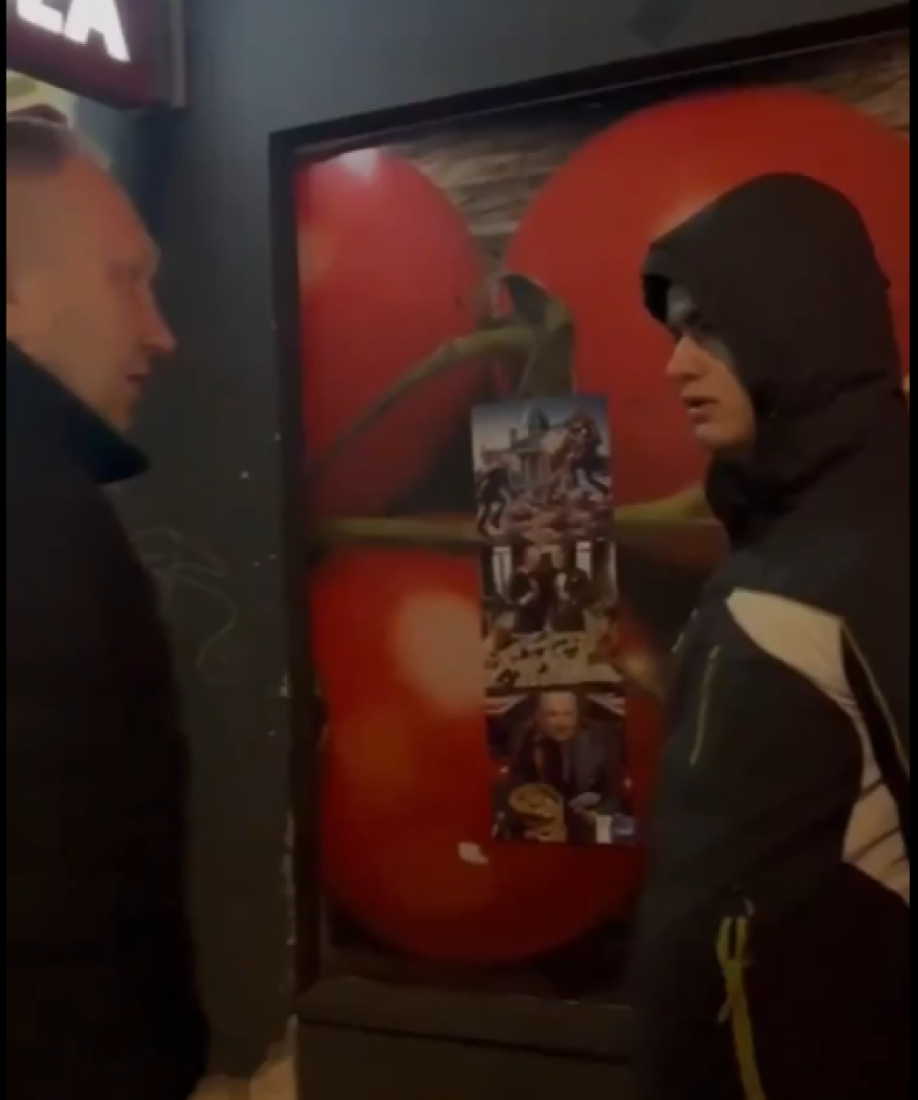 Dragan Đilas krvnički napada aktiviste SNS! Ne sviđaju mu se plakati koje lepe, pa rešio da se fizički obračuna sa njima (VIDEO)