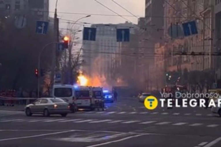 Raketni udar na Kijev, požari na više lokacija! Ima povređenih