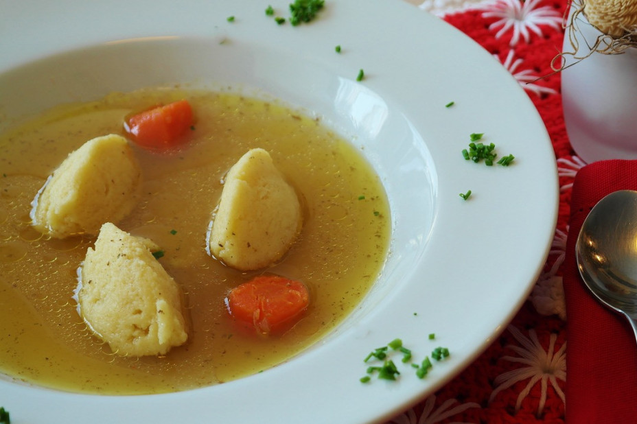 Mekane knedle za supu koje se tope u ustima: Tajni sastojak ih čini savršenim i neverovatno ukusnim