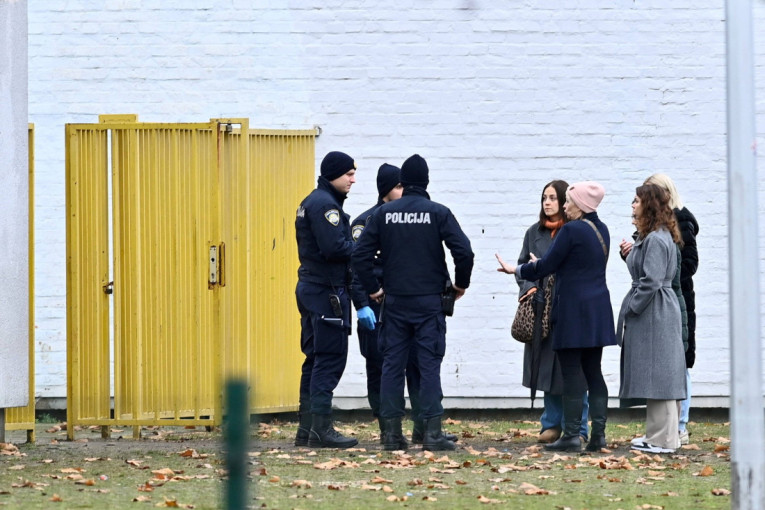 Videla sam dete kako leži na podu u lokvu krvi: Majka opisala trenutke užasa u školi u Prečkom