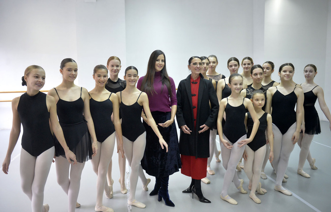 Tamara Vučić posetila baletsku školu Fondacije za nacionalnu igru (FOTO)