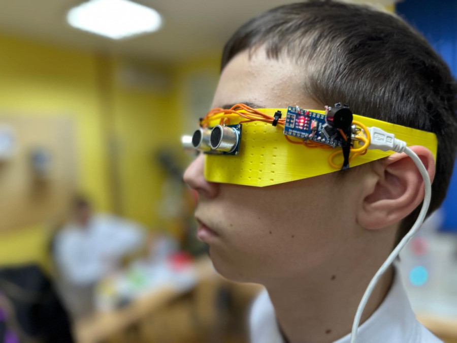 Izum srpske dece počinje sa primenom u Čačku: Naočare za slepe i slabovide prava su revolucija (FOTO)