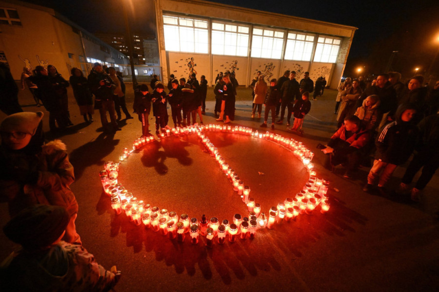 Jedno dete umrlo, 7 povređenih u napadu u zagrebačkoj školi! Jecaji i sveće u Prečkom, sutra Dan žalosti (FOTO/VIDEO)