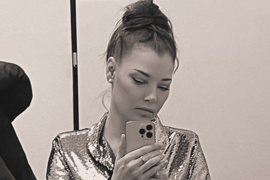 Poginula poznata pevačica u 44. godini: Otac pronašao njeno beživotno telo ispod prozora