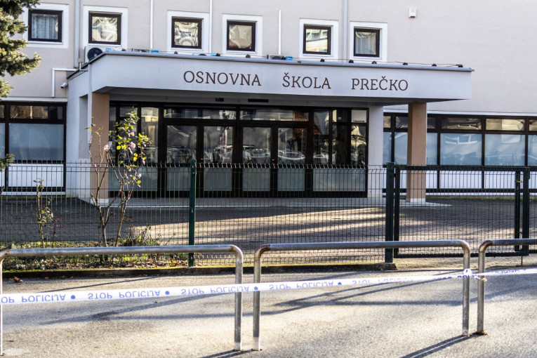 Radnica škole opisala užasnu scenu u školi u Prečkom: "Zgrabila sam ranjeno dete, a on je krenuo za nama"