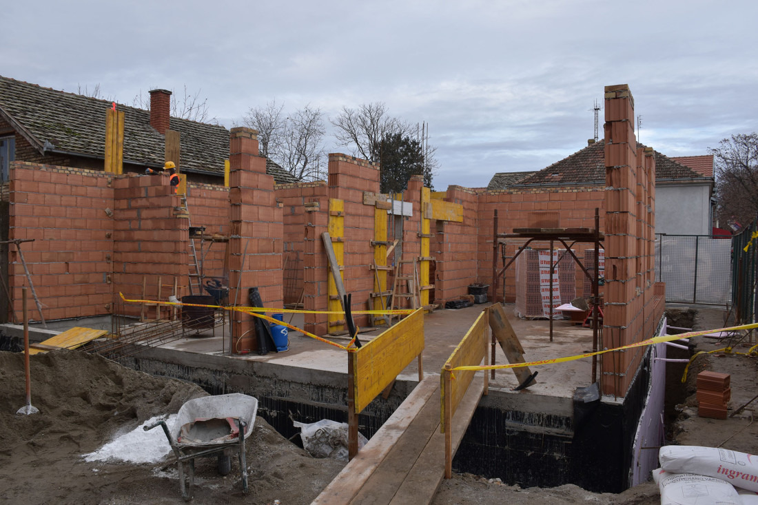 Vraćamo dug  znamenitoj Srpkinji: Nikola Selaković obišao radove na obnovi Spomen-kuće Mileve Marić Ajnštajn (FOTO)