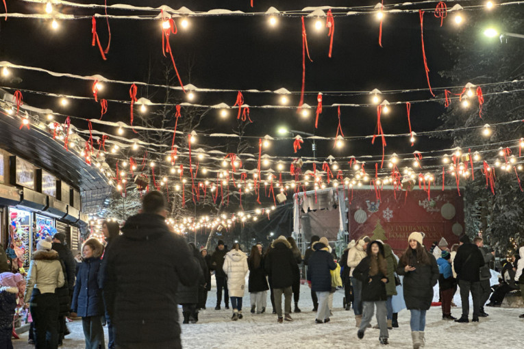 Na srpskoj planini počela prva Božićna bajka, snežni pokrivač učinio je čitav događaj zaista veličanstvenim (FOTO)