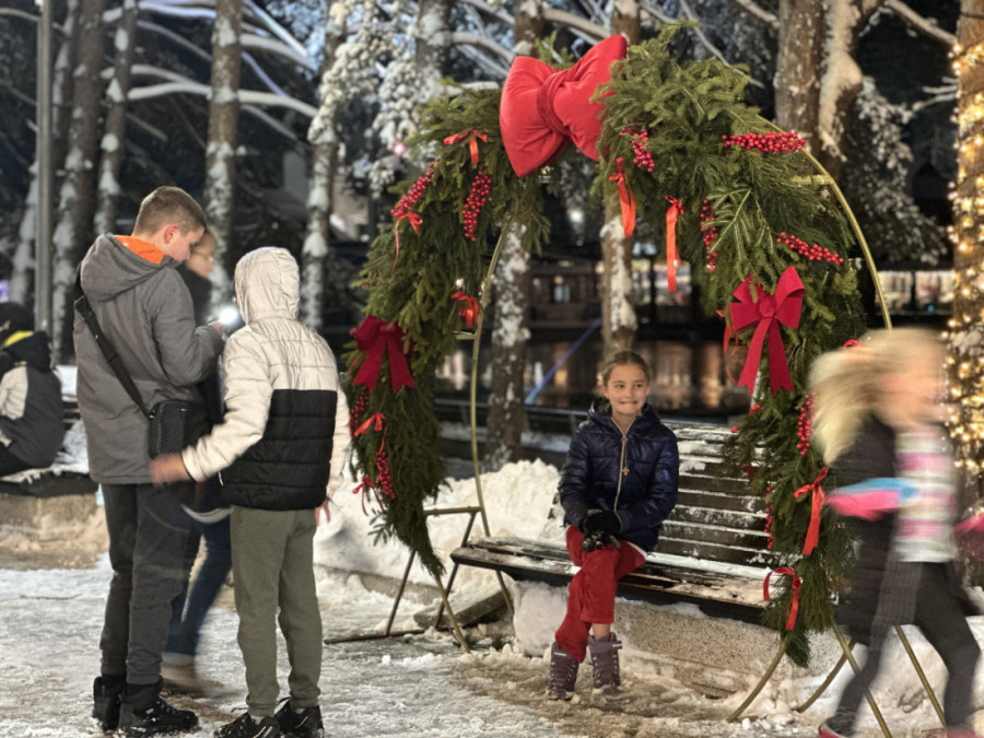 Na srpskoj planini počela prva Božićna bajka, snežni pokrivač učinio je čitav događaj zaista veličanstvenim (FOTO)
