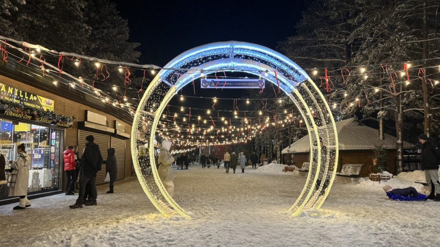 Na srpskoj planini počela prva Božićna bajka, snežni pokrivač učinio je čitav događaj zaista veličanstvenim (FOTO)