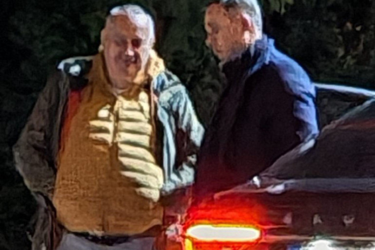 Ovo je lider večerašnjih protesta ispred Skupštine (FOTO)