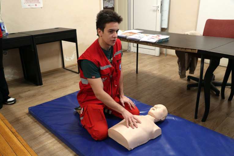 Nemaju supermoći, ali su superheroji! Matej i Marina su nam pokazali kako spasavaju živote, a to je nešto što i običan čovek treba da zna