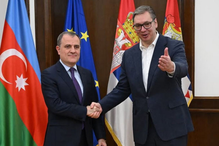 Vučić sa šefom diplomatije Azerbejdžana: Zahvalio sam na poštovanju teritorijalnog integriteta i suvereniteta naše zemlje (FOTO)
