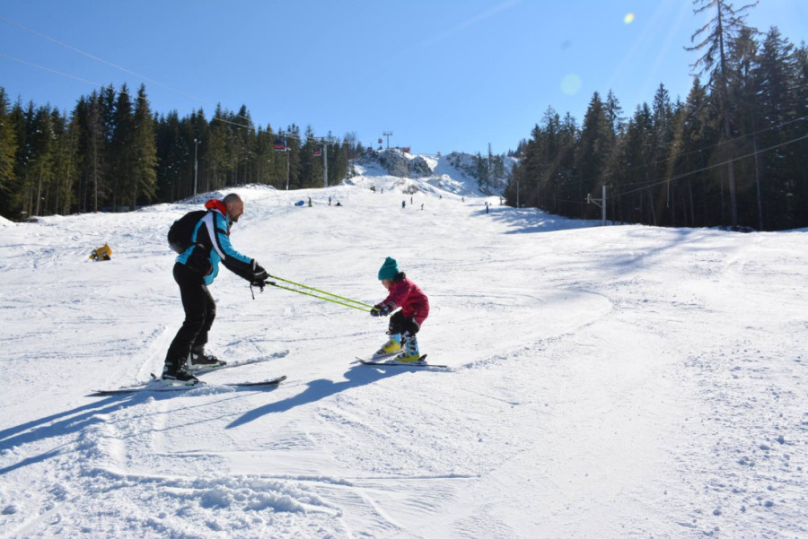 ZVANIČNO OTVORENA ZIMSKA SEZONA U SKI CENTRU RAVNA PLANINA