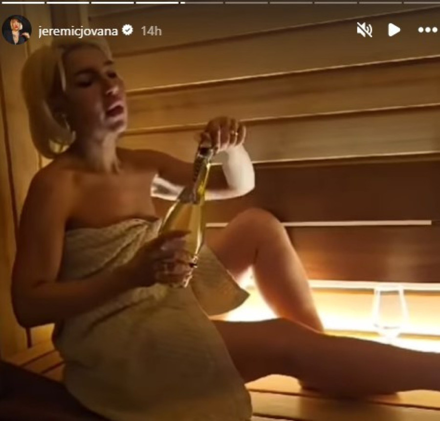 Jovana Jeremić u uskom kombinezonu zapalila Jahorinu, a onda se uvaljala u sneg