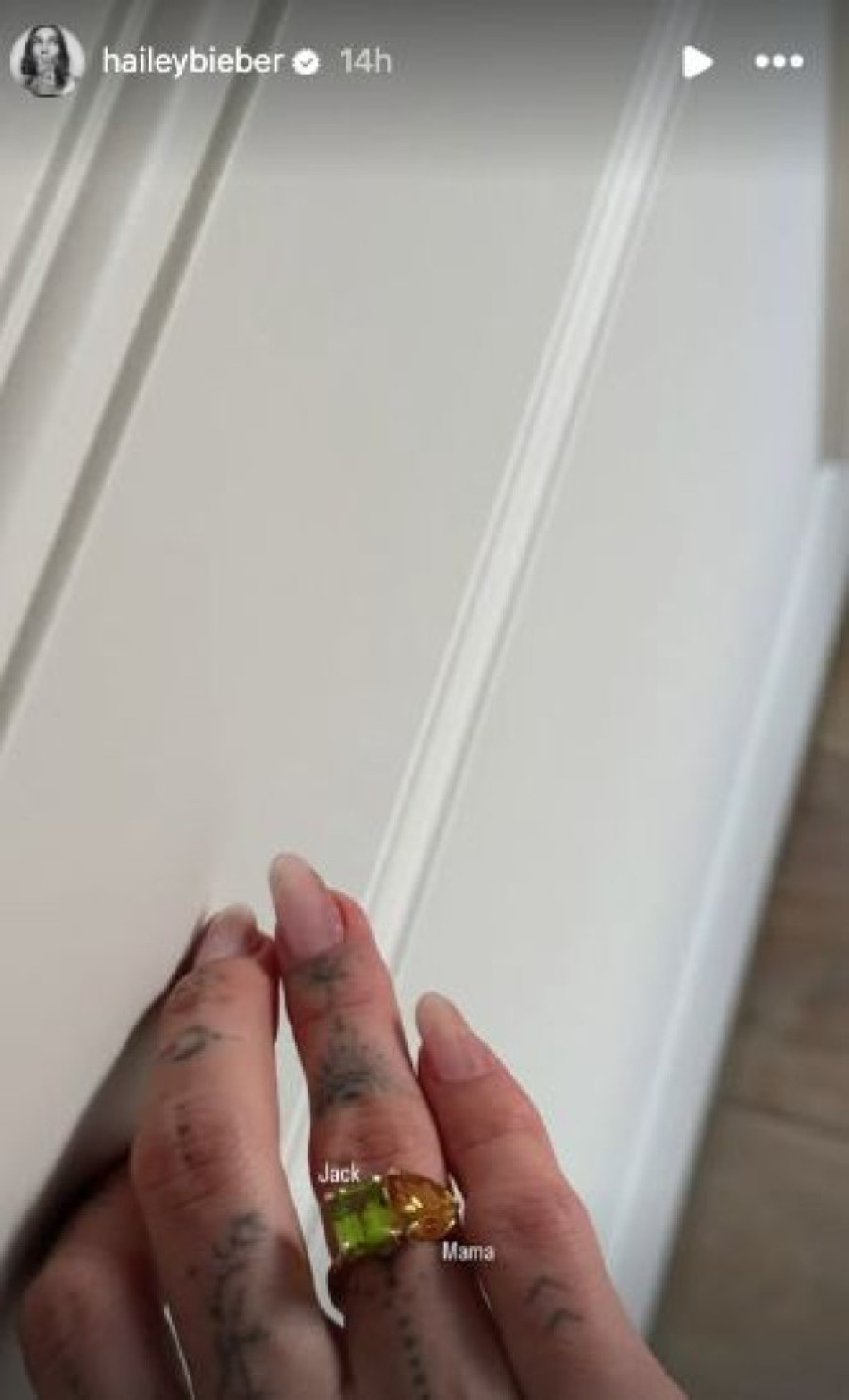 Hejli Biber zbog sina Džeka nosi ovaj prsten: Sve oči uprte u nju! (FOTO)