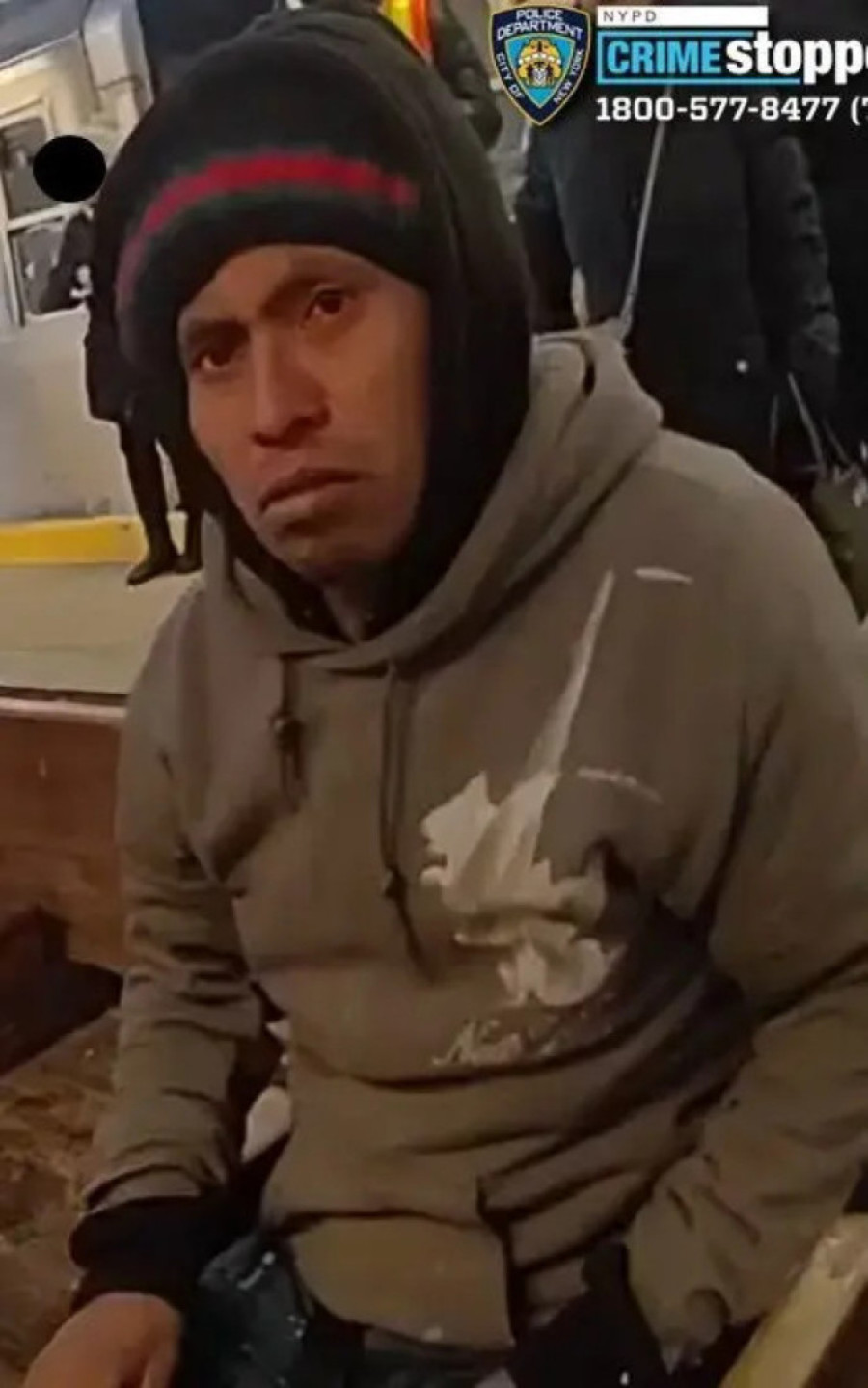 Horor na železničkoj stanici: Migrant prišao ženi i zapalio je, umrla na licu mesta (UZNEMIRUJUĆI VIDEO)