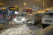 Snimci snega u Beogradu! U celom gradu saobraćajni kolaps, vejavica ne prestaje, oglasila se Zimska služba (FOTO/VIDEO)