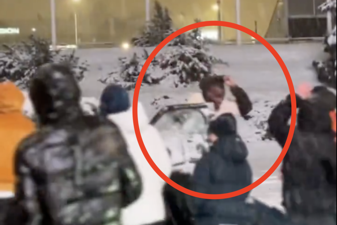 Zvezdinog Amerikanca sačekalo ledeno iznenađenje posle derbija: Grudvama na Milera Mekintajera! (VIDEO)