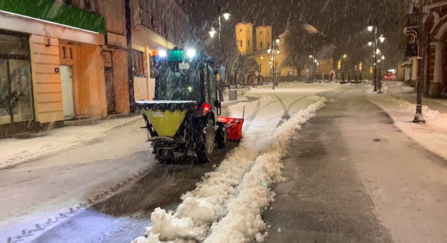 Srbija pod snegom: Uveden četvrti stepen pripravnosti posle pet godina, slede nove padavine (VIDEO/FOTO)