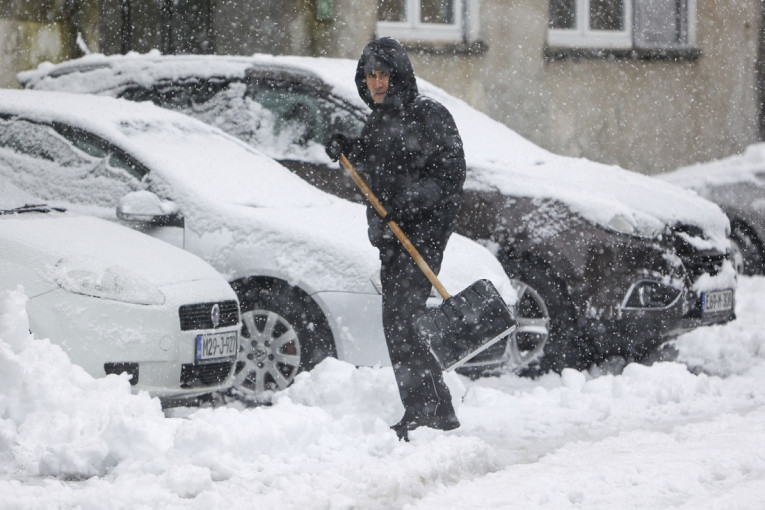 Pašće još 15 centimetara snega! RHMZ izdao novo upozorenje