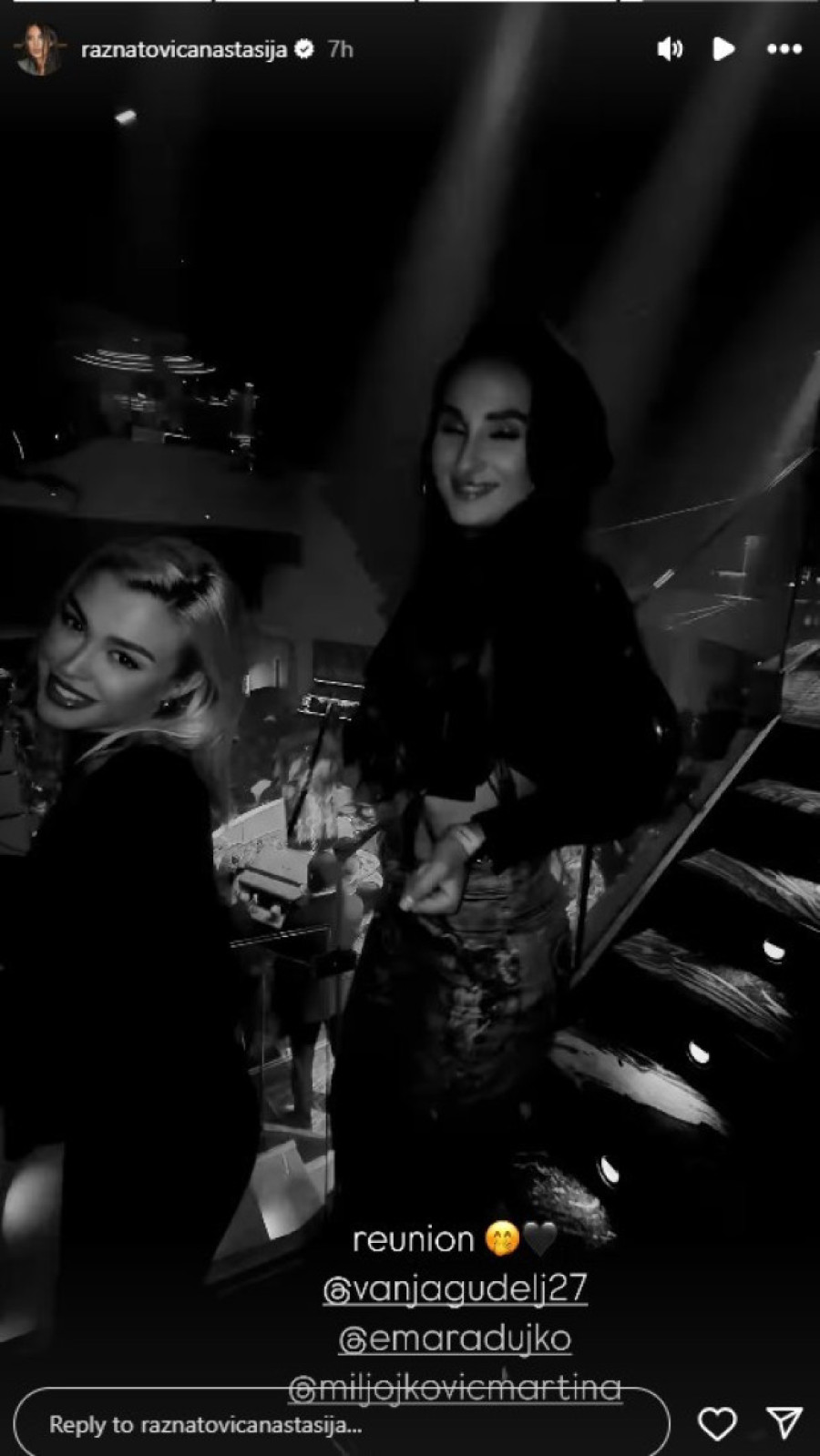 Ponovo smuvala fudbalera! Ema Radujko u vezi sa Dragišom Gudeljom: Zagrljeni šetaju gradom!