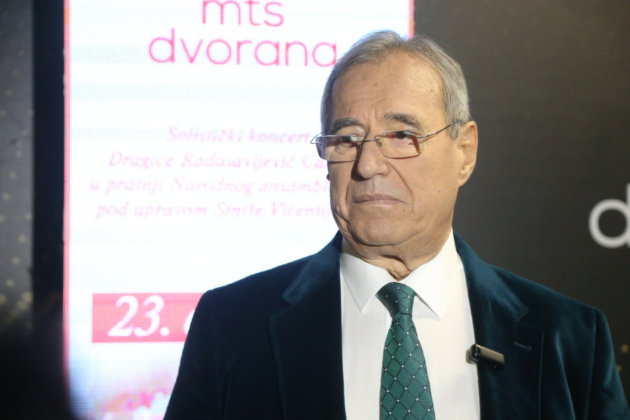 Srceparajuće reči sina poznatog pevača: Ovako se oprostio od majke na Veliku subotu!