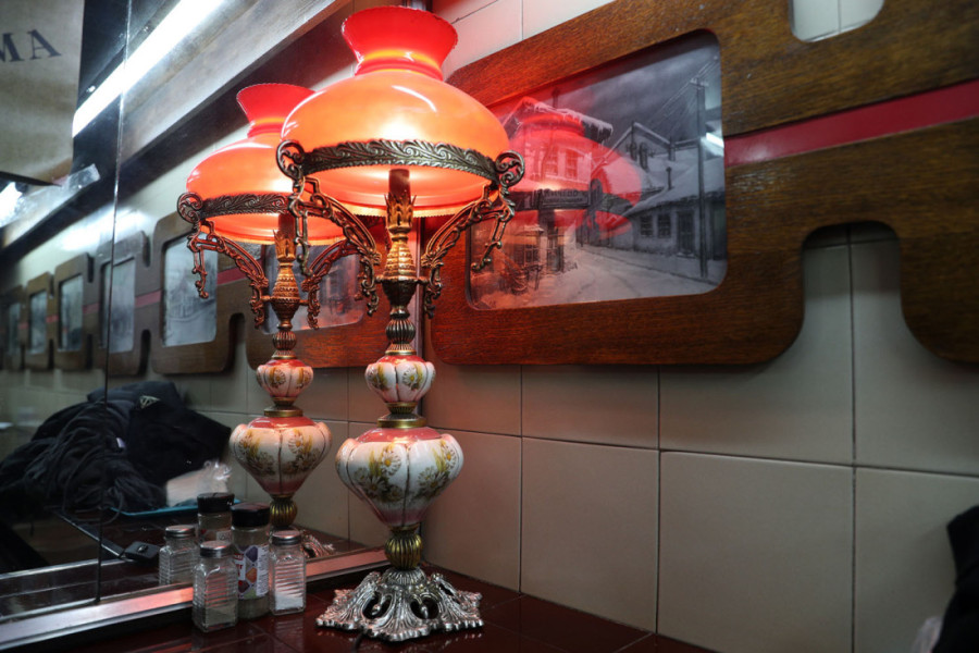 Od mlada doba pa do doba stara, najbolja je kifla kod Čarlija pekara! Posetili smo mesto na kom se 64 godine jedu najbolje kifle u Beogradu!