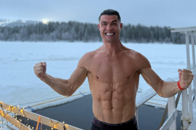 Za Ronalda nema zime: Sa saudijskog sunca na led i sneg, uz to je imao poruku za više od milijardu ljudi (FOTO)