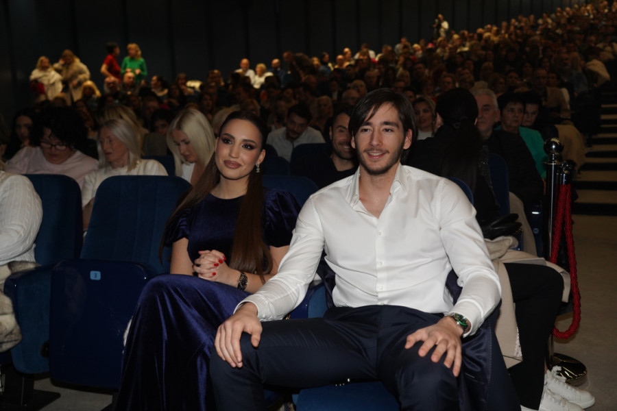 Suzana Mančić proslavila 50 godina karijere! Ova pesma ju je probila na scenu, a evo šta je sve radila još! (FOTO)