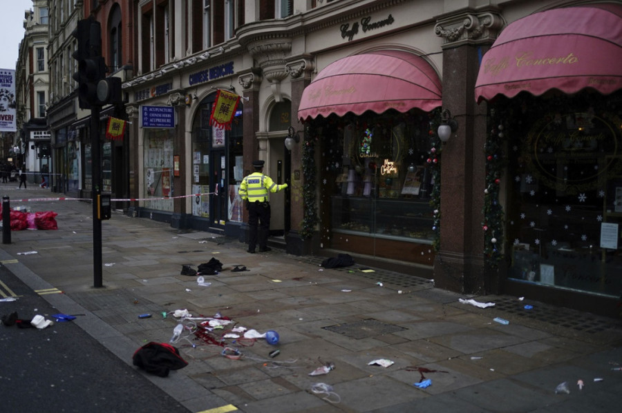 Užas u Londonu! Uleteo autom na trotoar i pokosio prolaznike! (FOTO/VIDEO)