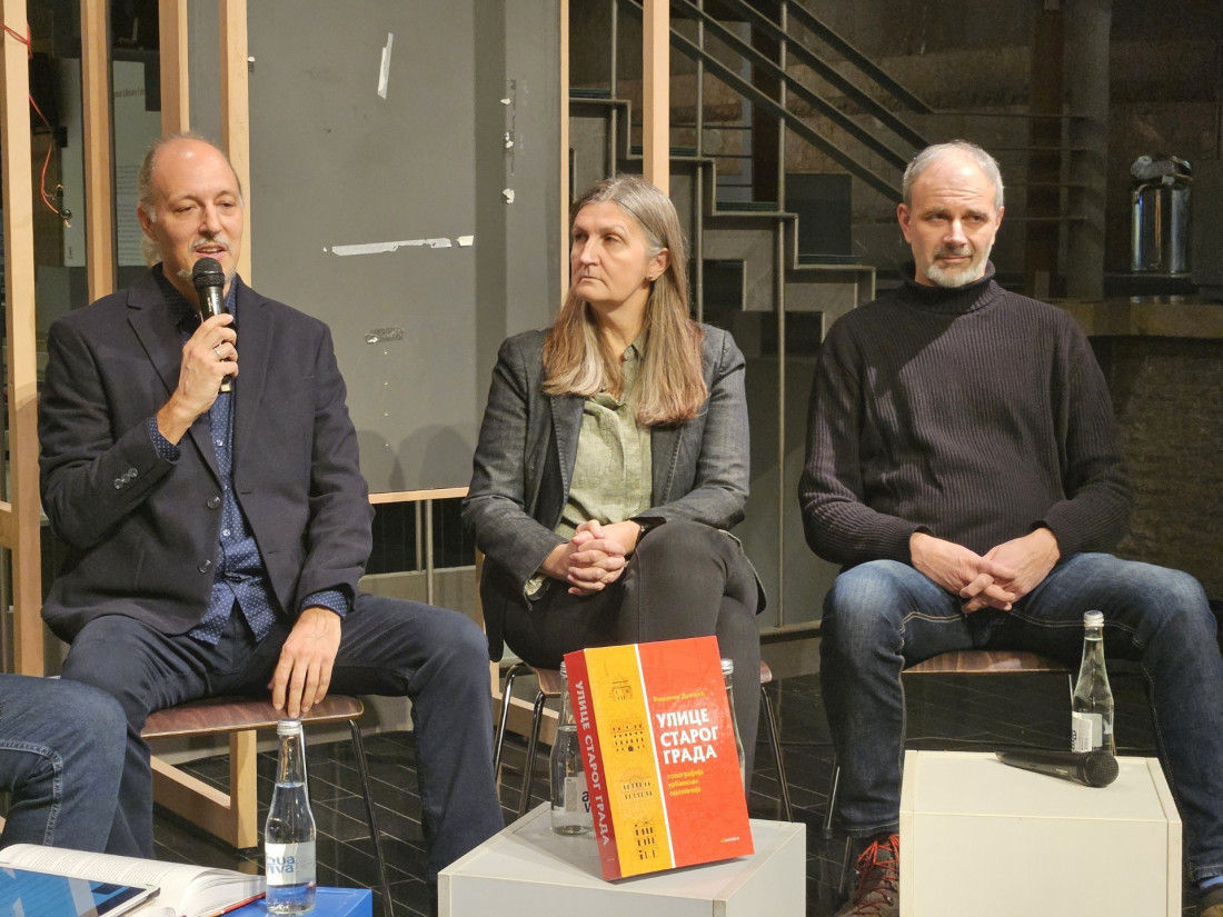 Lepa i laka za čitanje: Predstavljena knjiga „Ulice Starog grada – topografija, urbanizam, odonimija“ (FOTO)