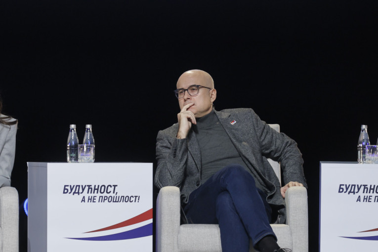 Premijer Vučević na tribini "Budućnost, a ne prošlost": U svojoj zemlji mladi imaju mnogo veće šanse za uspeh, uvek je bolje biti domaćin