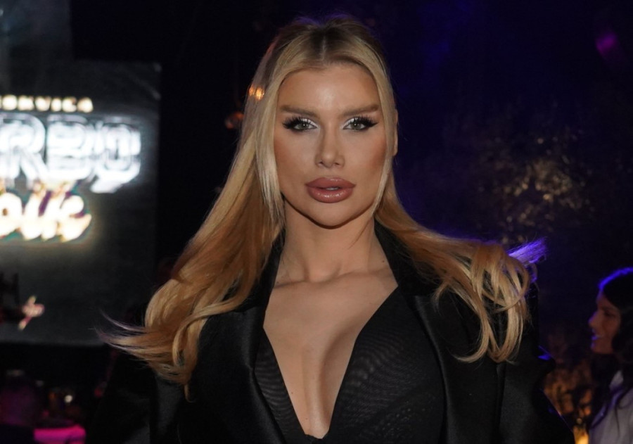 Doživela neviđeni debakl! Naša pevačica pevala u klubu pred 15 ljudi: Ovo je skandal!